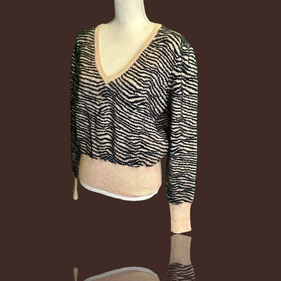 ASTR The Label ‘Tiger Stripe V-Neck Sweater’ Size Large ASO Tiny Pretty Things - Picture 7 of 15